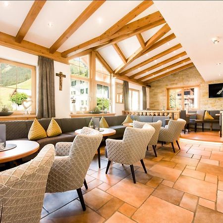 Wohlfühlhotel Berg Heil Holzgau Exterior foto