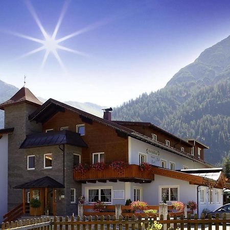 Wohlfühlhotel Berg Heil Holzgau Exterior foto