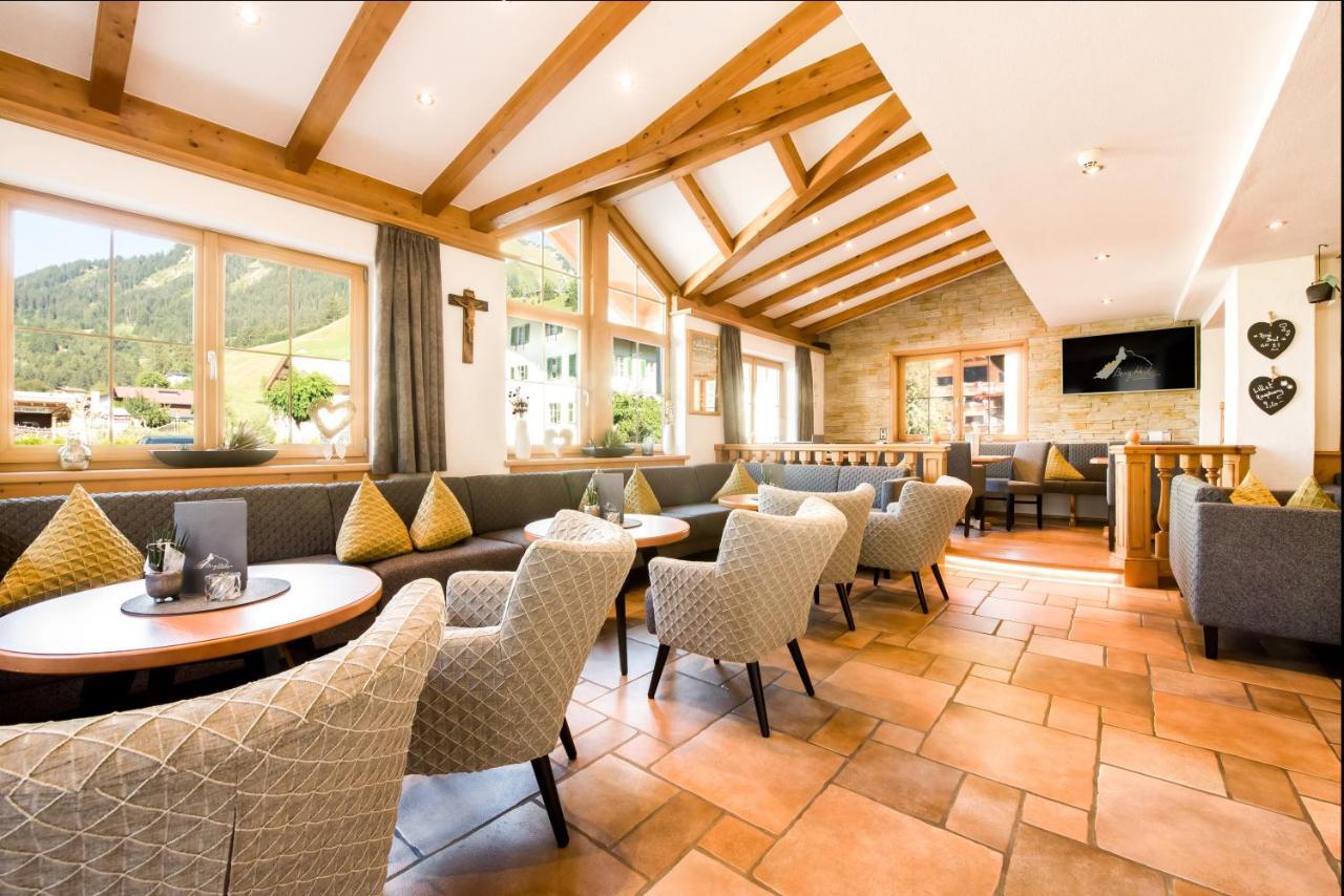 Wohlfühlhotel Berg Heil Holzgau Exterior foto