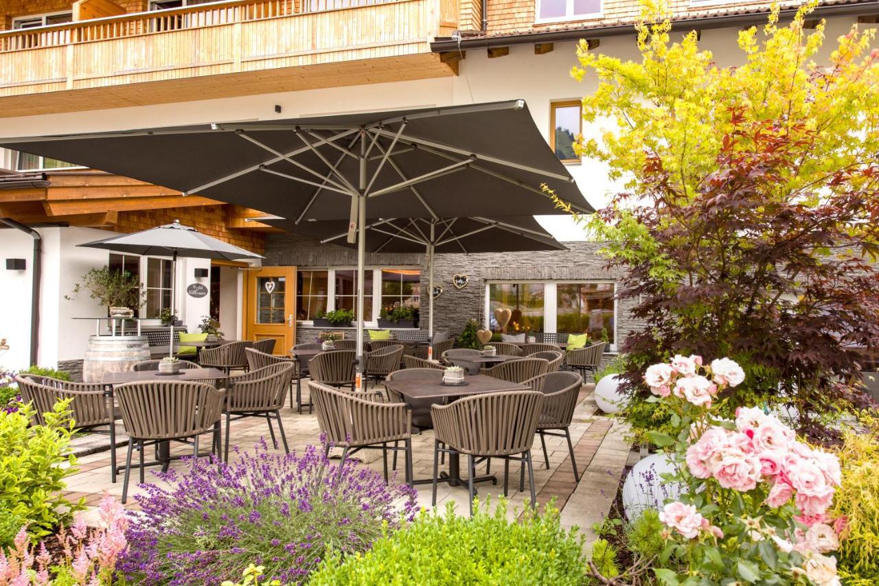 Wohlfühlhotel Berg Heil Holzgau Exterior foto