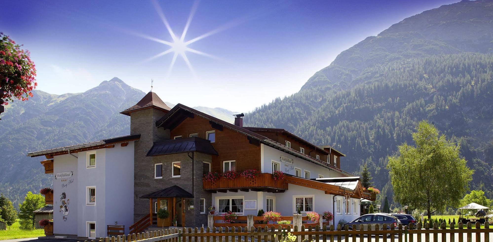 Wohlfühlhotel Berg Heil Holzgau Exterior foto